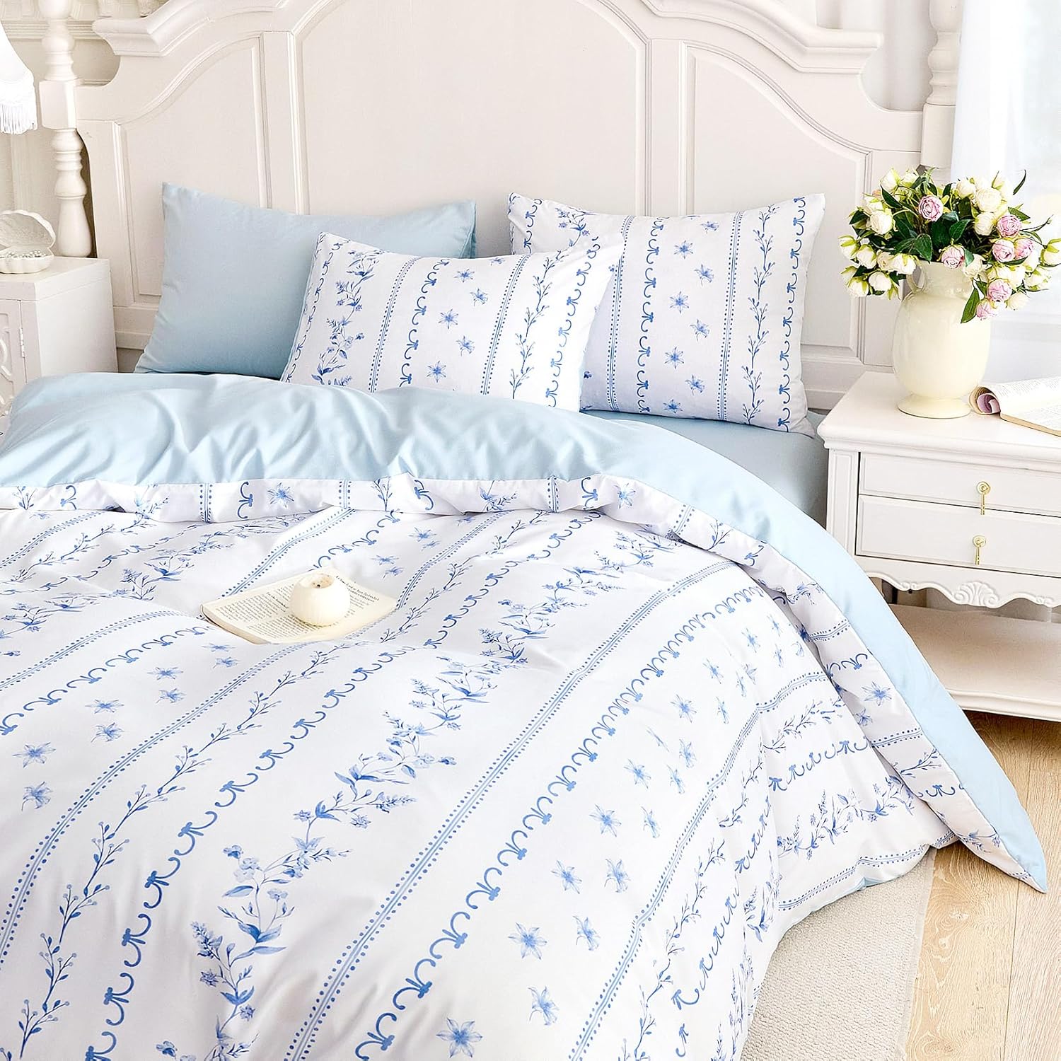 3-Piece Queen Blue White Floral Shabby Chic Lightweight Comforter Set